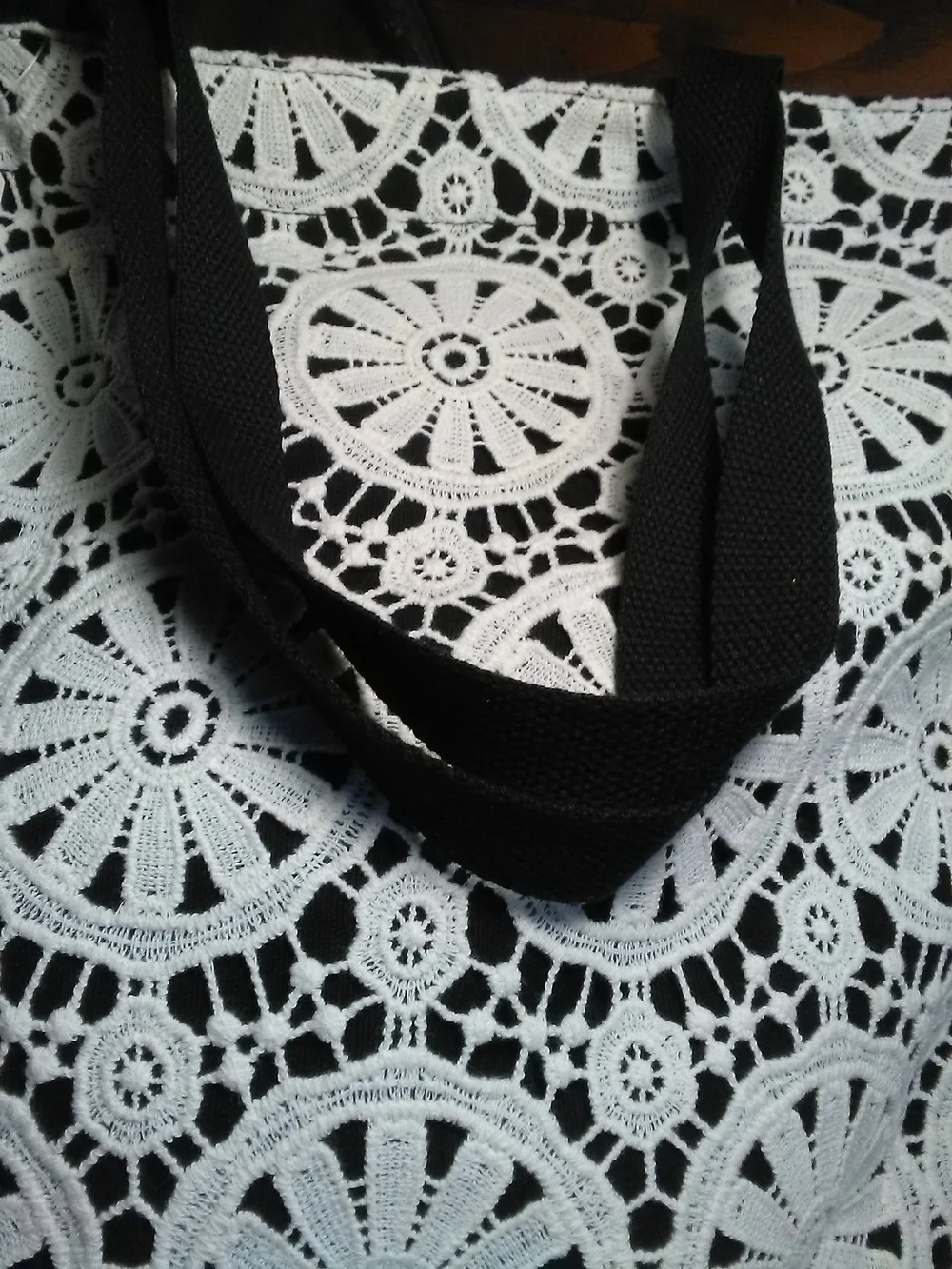 NWT ARIZONA JEANS White Crochet Tote Bag with Black Handles FABRIC